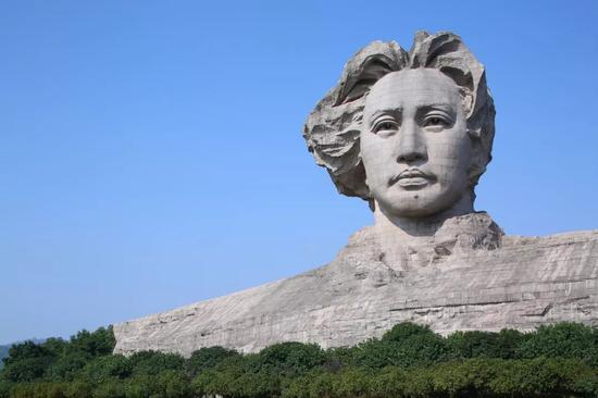 “挥毫当得江山助,不到潇湘岂有诗”