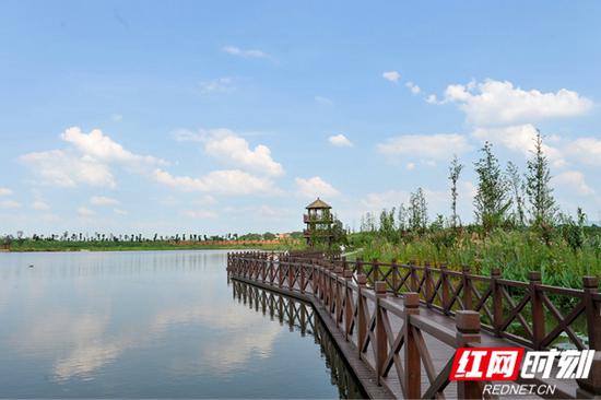 洋沙湖景区一角。