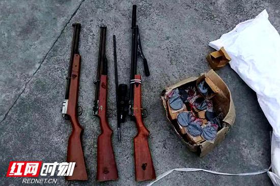 湘潭市湘乡警方侦破网络贩枪案 抓捕10人缴枪16支