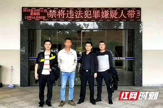 湘潭市湘乡警方侦破网络贩枪案 抓捕10人缴枪16支