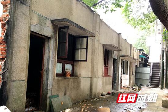 湘仪职工过渡住房曾一度被老百姓形容是“三漏屋”。