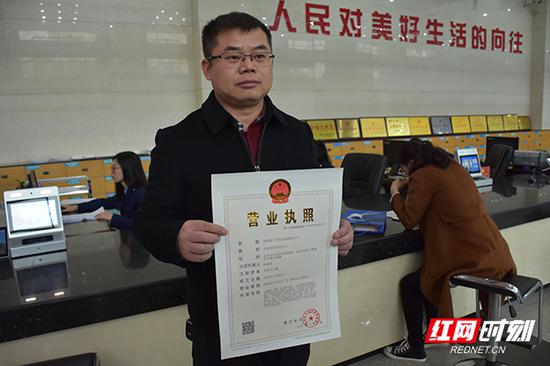  湖南建工乡村发展有限公司法人阳继承于11月9日下午递交相关材料，11月12日上午就拿到了办好的营业执照。