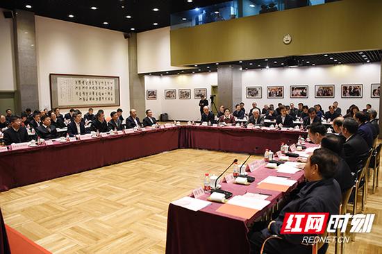 12月16日，“加强基础研究多元投入座谈会暨国家自然科学基金区域/企业创新发展联合基金协议签署仪式”在北京举行。