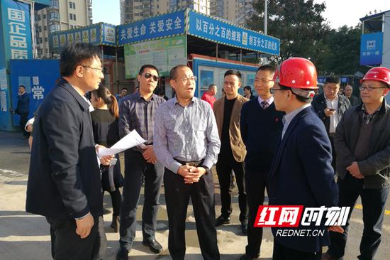 珠晖区领导带领党政考察团参观常德市森林城市项目安置点。