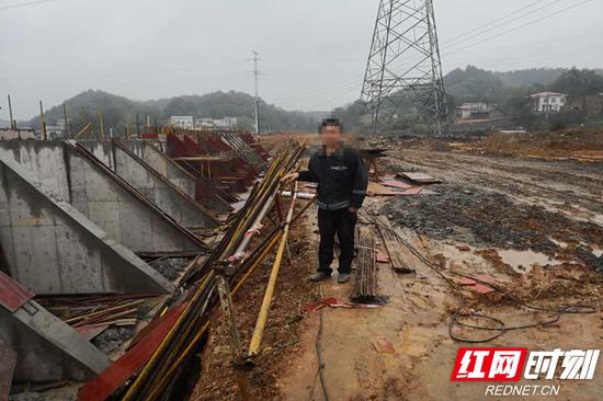 株洲男子每天凌晨准时去工地偷钢材 一个月共偷2吨