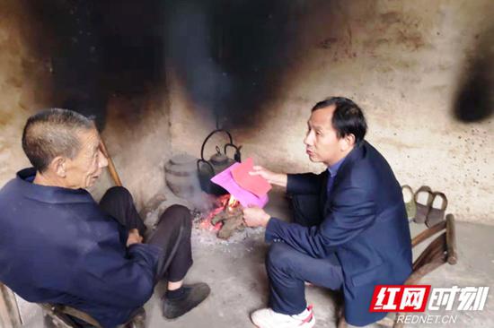 岳阳平江县：三千里劝返路 贫困弃学娃重返课堂