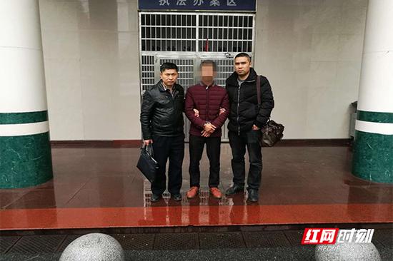 益阳一“鱼霸”非法拦渠养鱼 暴力打伤他人落网