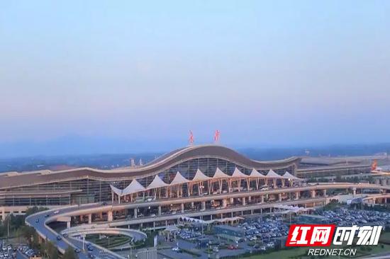 截至12月28日,湖南机场2018年旅客吞吐量首次突破3000万人次,创历史新高。