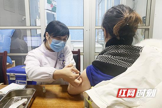 九价宫颈癌疫苗首日在衡阳接种 当日接种人数达50人