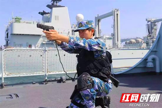 2015年12月,宋玺成为一名两栖侦察兵。