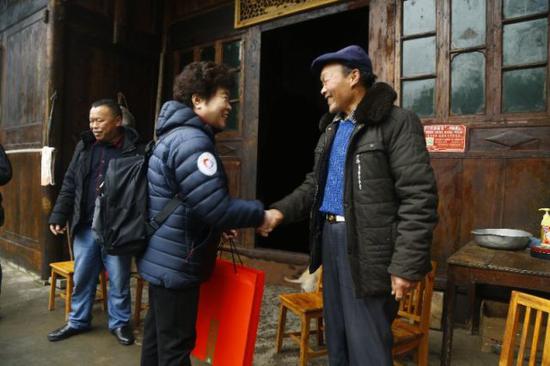 医疗公益活动走进湖南新晃向家地村