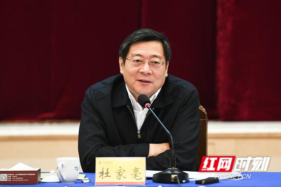 杜家毫：吸纳更多人在家门口就业 让社会更和谐