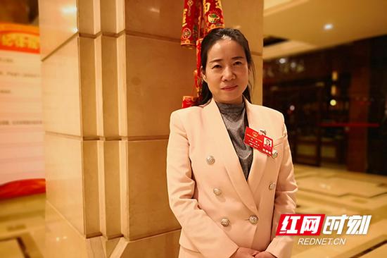 湖南省人大代表、益阳市妇幼保健院院长胡丽。