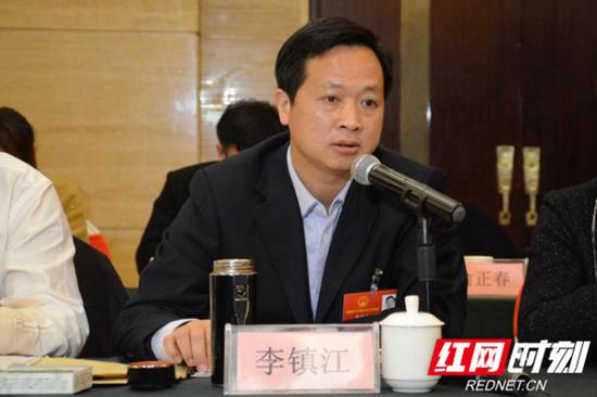 湖南省人大代表、湘阴县长李镇江。