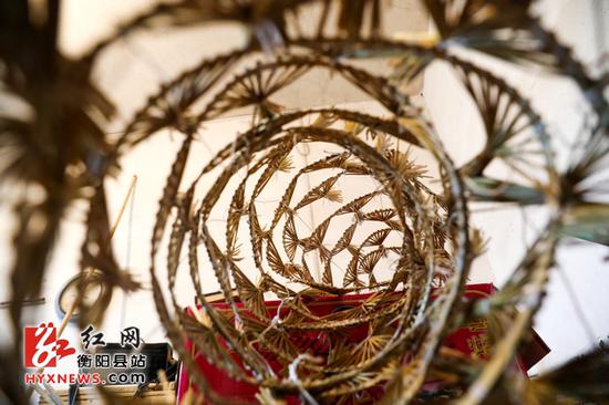 衡阳县非遗“九市稻草龙”走村串户贺新春