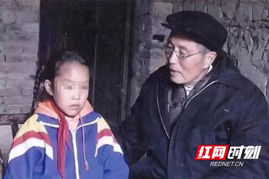 25年、220万元、431人 常德老人文非的助学长征路