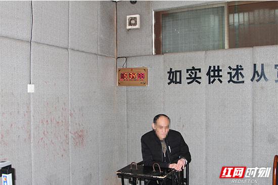 益阳万达上演反扒好戏：公交车上行窃，下车就被擒