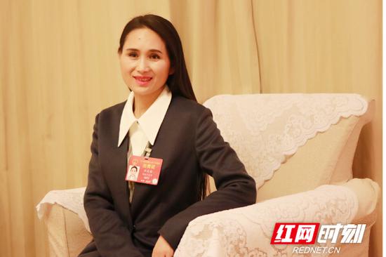 全国人大代表、常德丝弦艺术剧院有限公司副团长、常德市鼎城区花鼓戏保护中心副主任杜美霜。