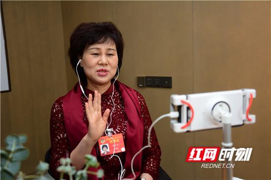 全国政协委员黄兰香也为省政协的工作创新点赞。