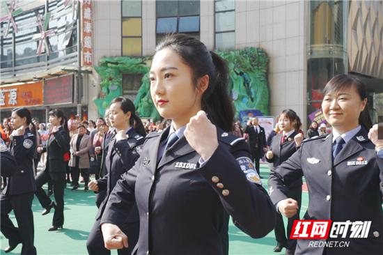 诗歌朗?#23567;?#27861;润苏仙》表演。