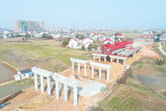 岳阳汨罗城区第4座铁路桥开始架梁