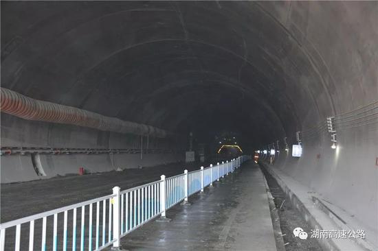 ▲长益扩容工程乌山隧道右洞施工场景