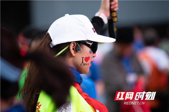 参赛女选手。(摄影 成俊峰)
