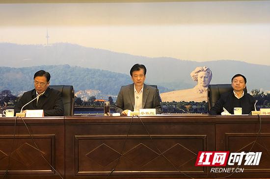 湖南省委常委、省委宣传部部长蔡振红(中)出席并讲话。