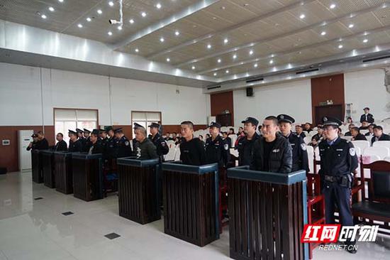 该案的被告人蔡某赟、欧某辉、王某超、罗某强、袁某勇、蔡某凌、蔡某以强迫交易罪分别被处以拘役三个月至有期徒刑一年三个月不等的刑罚。