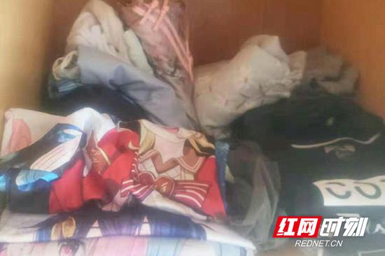 亚流丸的部分女装。