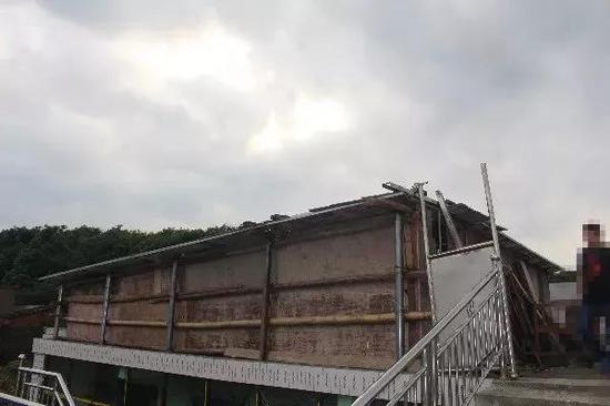 多种套路骗取村民信任