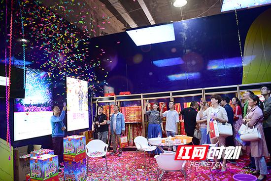 5月10日，2019中国浏阳烟花爆竹交易展示会开幕。彭红霞 摄
