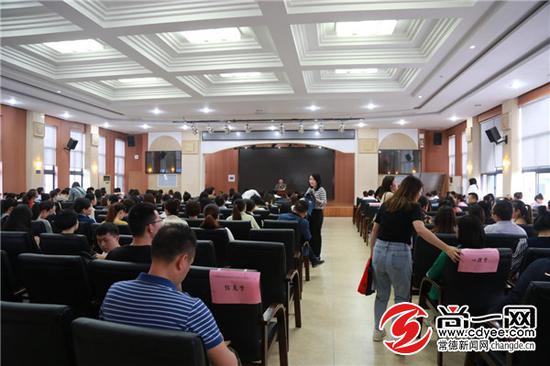 招聘试教现场。见习记者 邹璇 摄