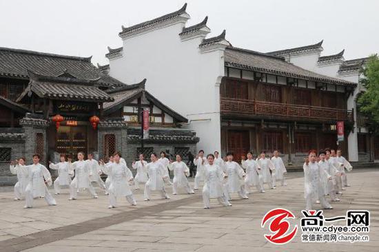 常德多名太极拳爱好者大展“武”艺