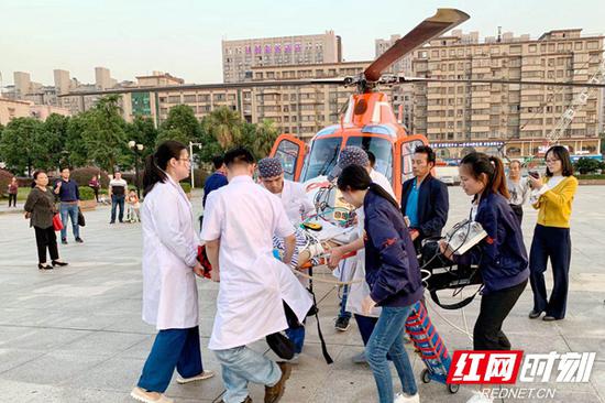 生死时速！“空中120”成功转运危重病人