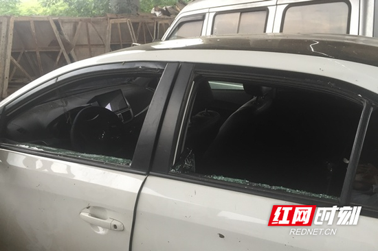 砸开车窗 割断安全带 常德4名村民下水勇救司机
