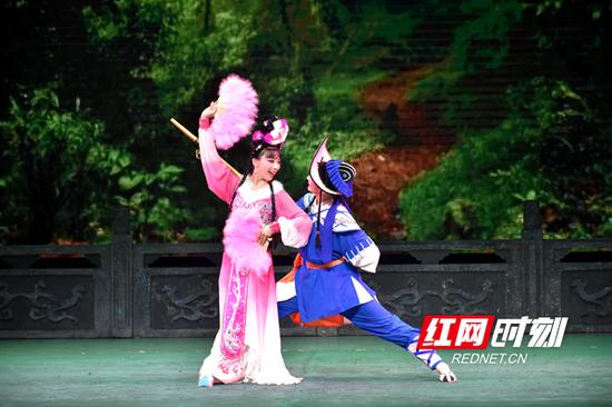 湖南艺术职业学院成立“非遗传承工作室”