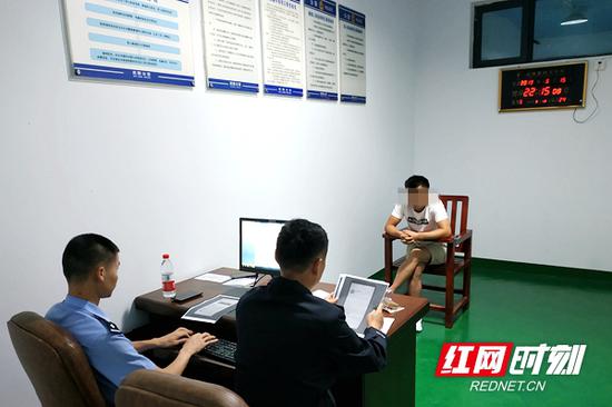 常德一男子因违停被查 网上辱骂交警被拘5日