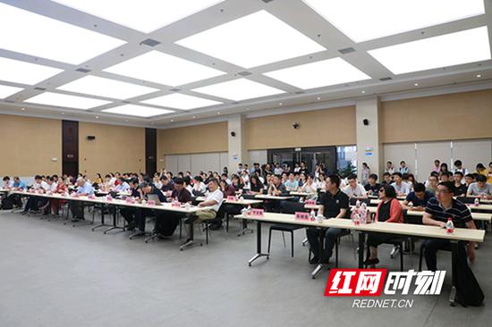 “华湘学者”国际论坛为湖南省生物信息学学科与产业技术的发展建立一个交流、引智平台。