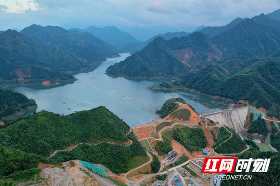 莽山水库大坝全景。 王明/摄