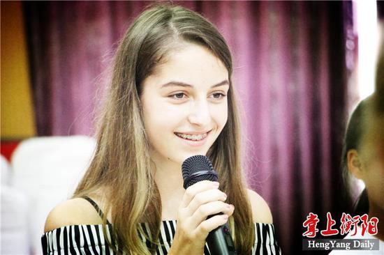 ▲德国女学生动情地说:“衡阳真美!”