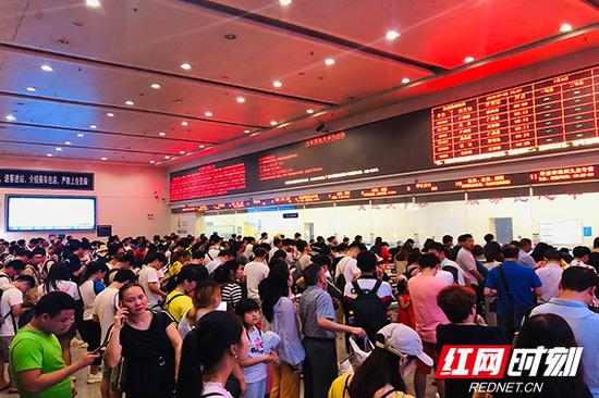 暑运来了 长沙火车南站“娃山娃海”