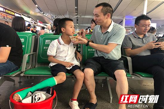 暑运来了 长沙火车南站“娃山娃海”