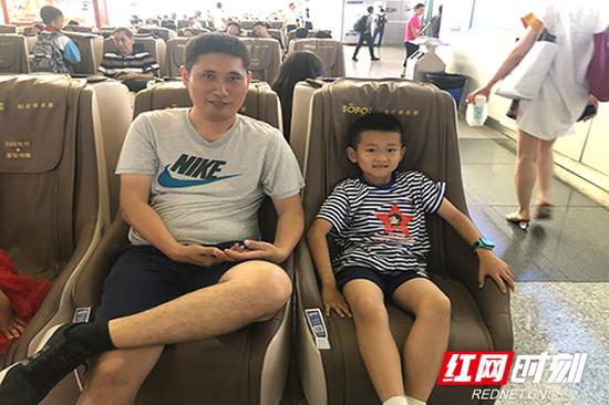 暑运来了 长沙火车南站“娃山娃海”