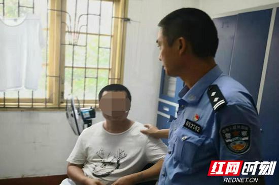 株洲荷塘交警：违法处罚窗口成功抓获一名网上逃犯