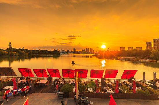 红图|夕照月湖