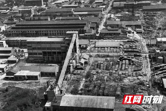 1975年的岳阳造纸厂