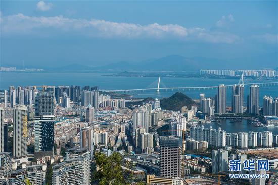 广东自贸区深圳前海蛇口片区内的蛇口片区(2015年2月26日摄)。 新华社记者 毛思倩 摄