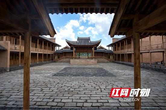 古戏台。陈敏捷 摄