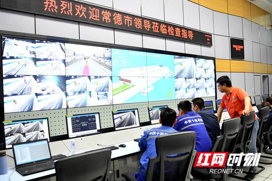 常德沅江隧道有限公司监控中心。